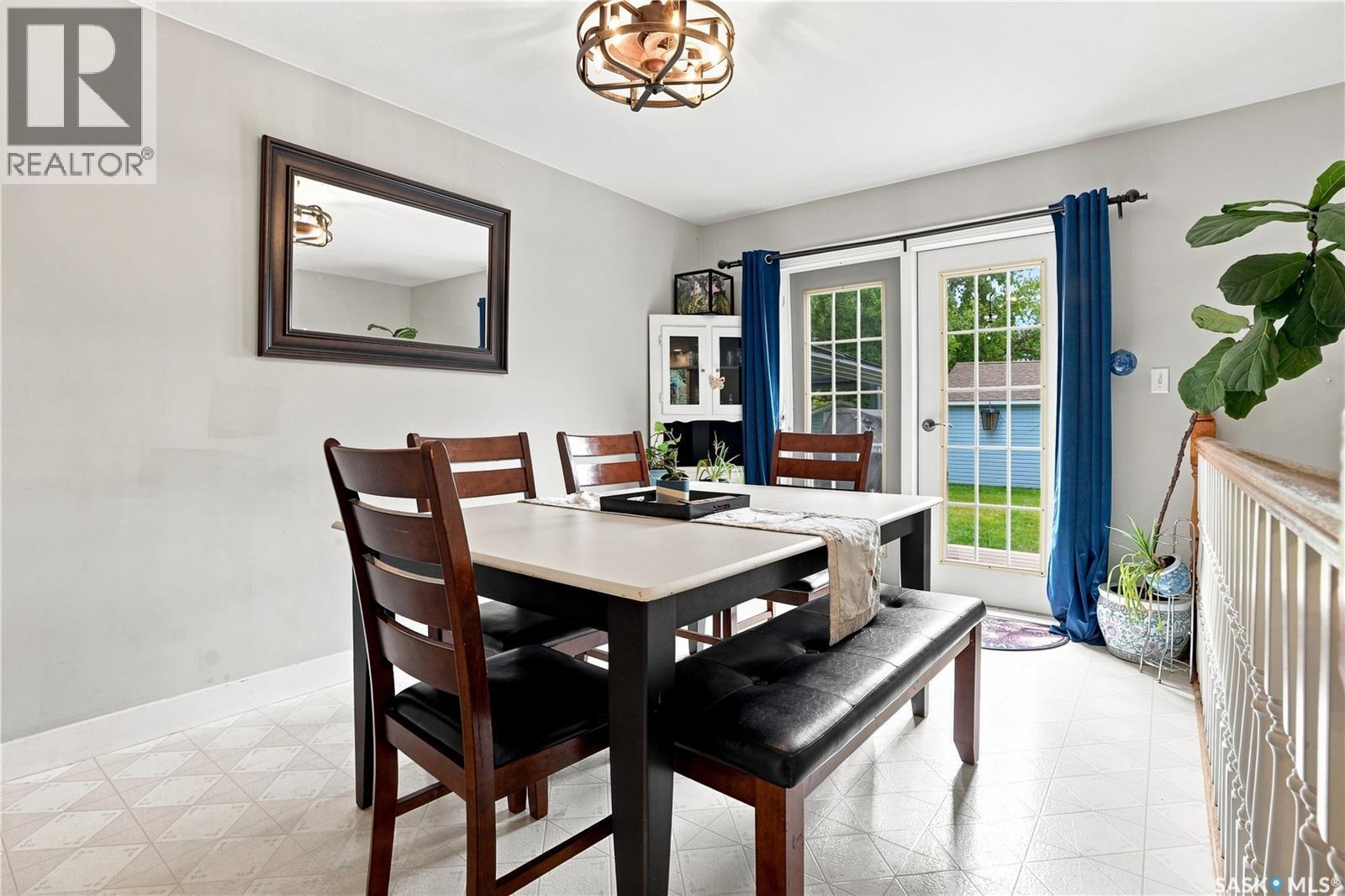 507 Railway Avenue, Bulyea, SK - Indoor Photo Showing Dining Room