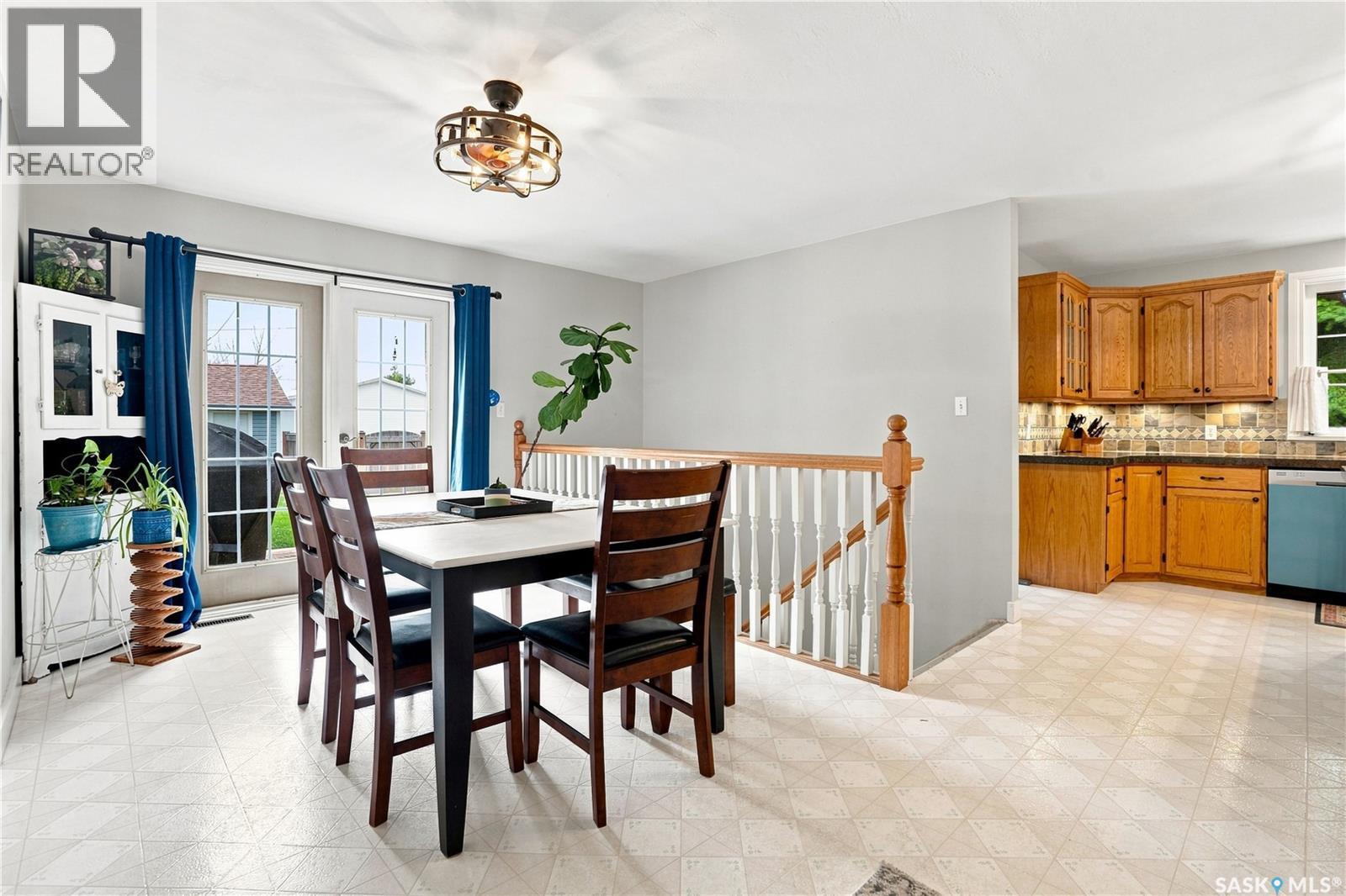 507 Railway Avenue, Bulyea, SK - Indoor Photo Showing Dining Room