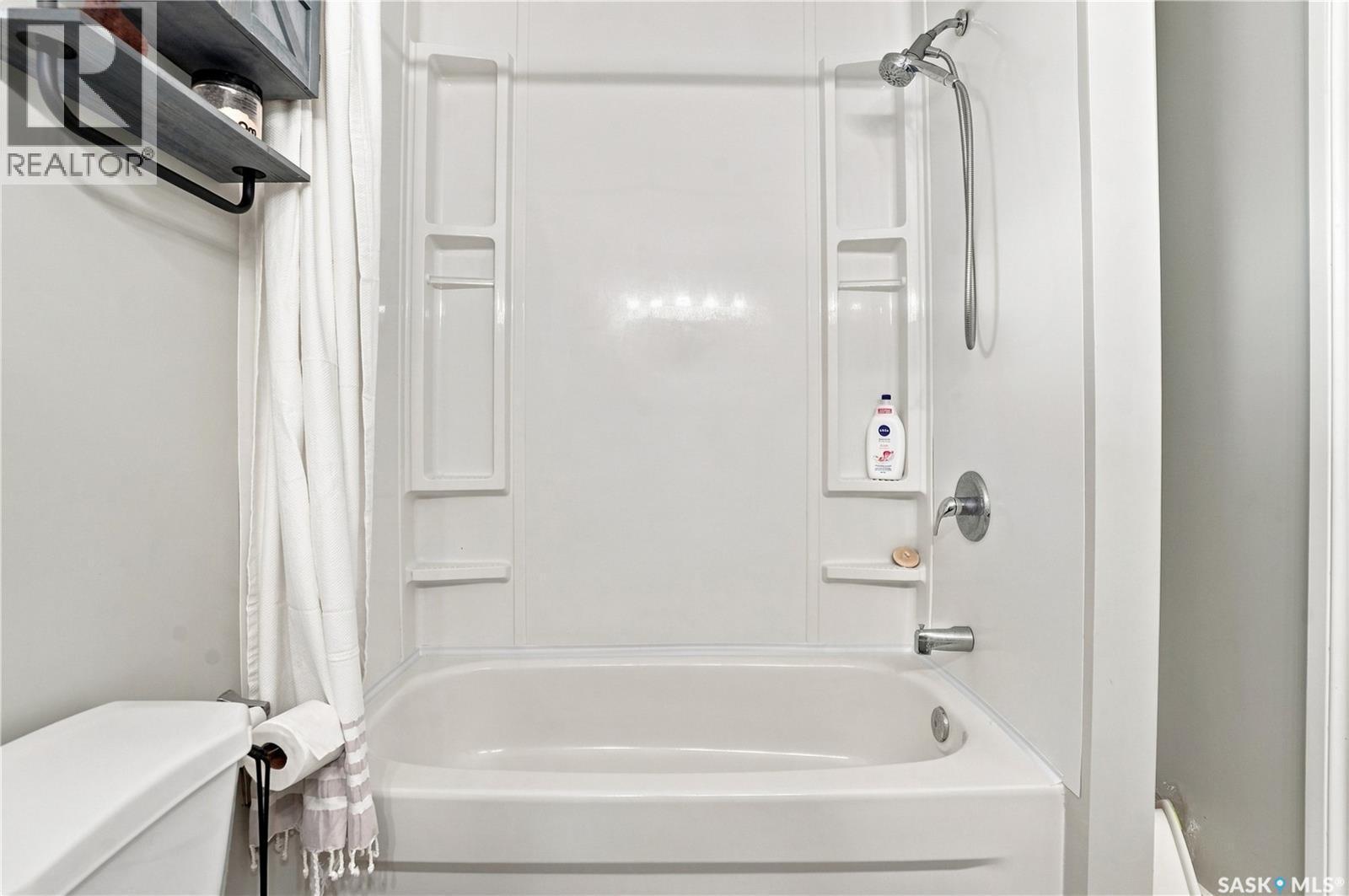 507 Railway Avenue, Bulyea, SK - Indoor Photo Showing Bathroom
