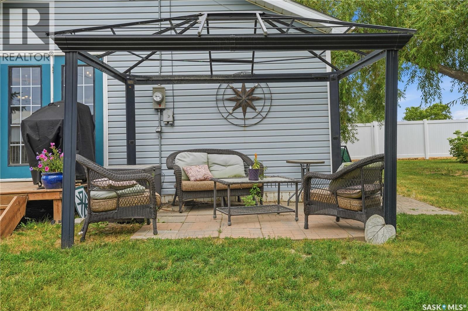 507 Railway Avenue, Bulyea, SK - Photo Showing Garage