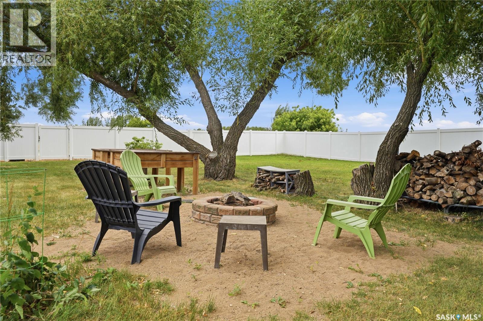 507 Railway Avenue, Bulyea, SK - Outdoor With Backyard