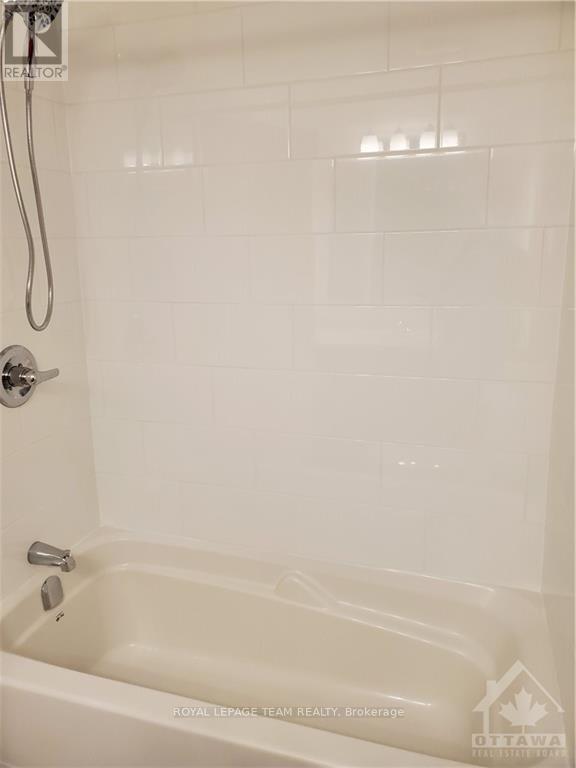Imported from oreb - A - 225 Eldorado Private, Ottawa, ON - Indoor Photo Showing Bathroom