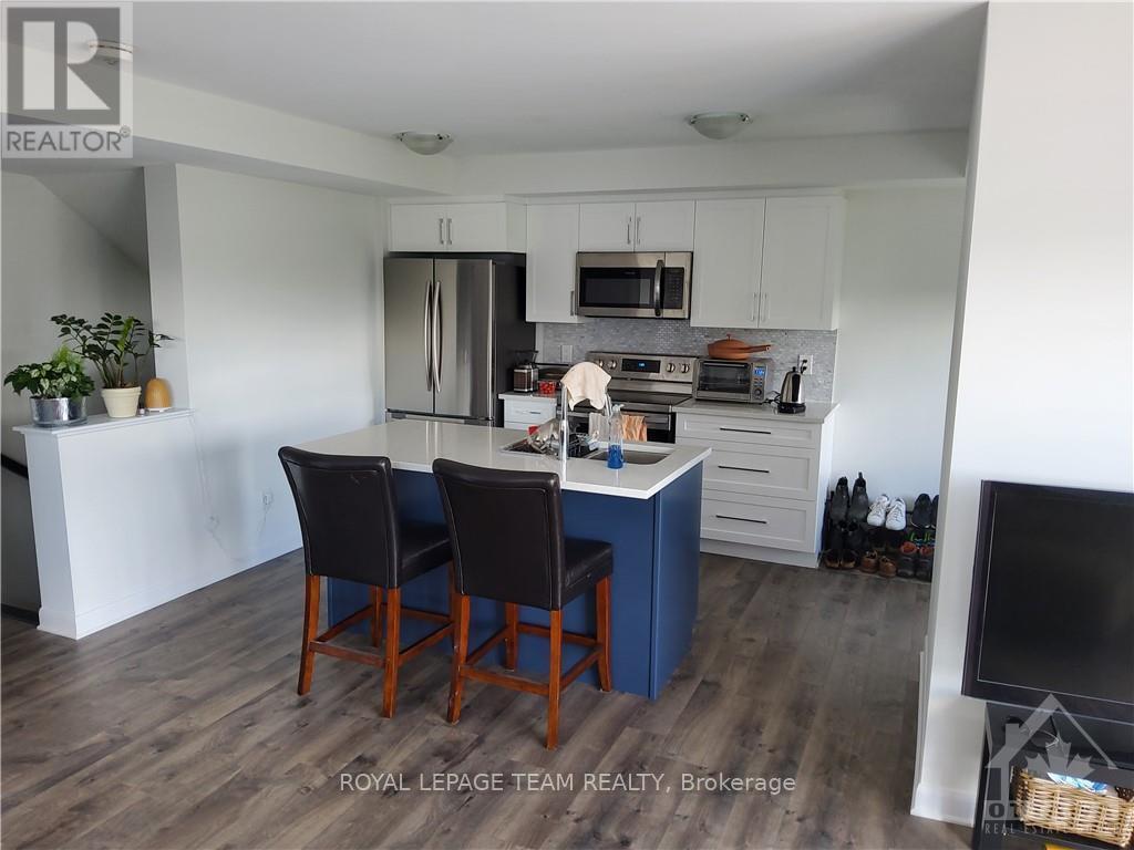 Imported from oreb - A - 225 Eldorado Private, Ottawa, ON - Indoor Photo Showing Kitchen With Stainless Steel Kitchen