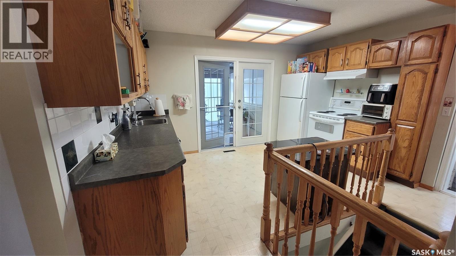 1610 2Nd Avenue N, Saskatoon, SK - Indoor Photo Showing Kitchen