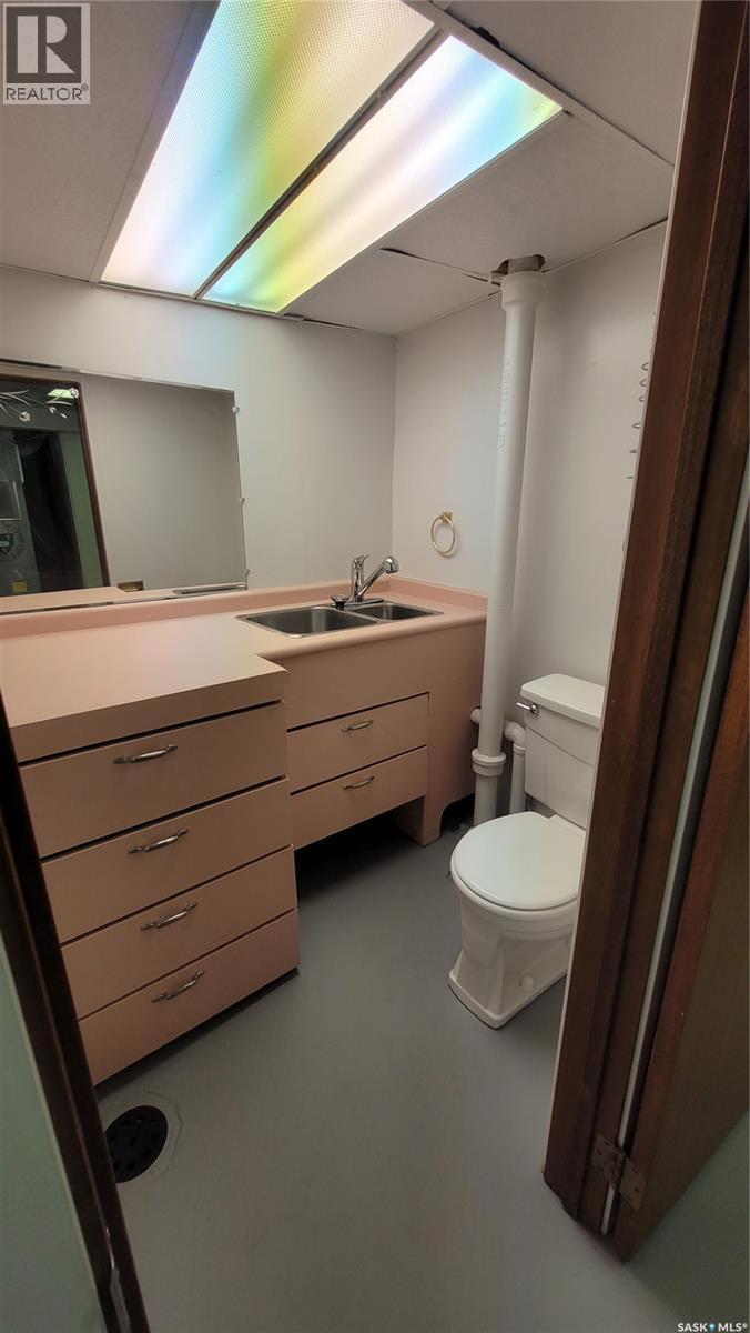 1610 2Nd Avenue N, Saskatoon, SK - Indoor