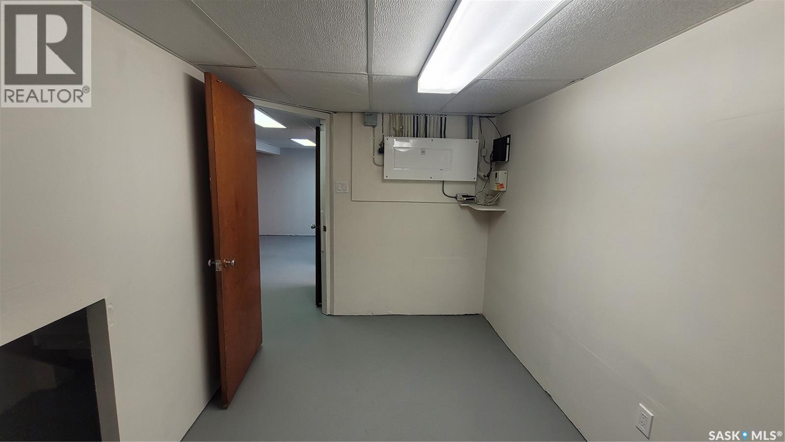 1610 2Nd Avenue N, Saskatoon, SK - Indoor