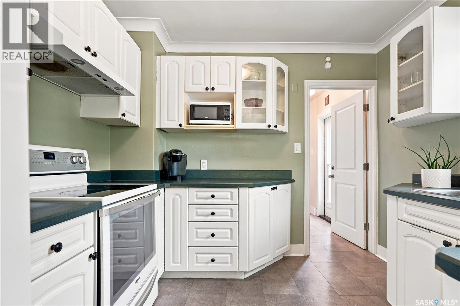 1502 Lorne Avenue, Saskatoon, SK - Indoor Photo Showing Kitchen