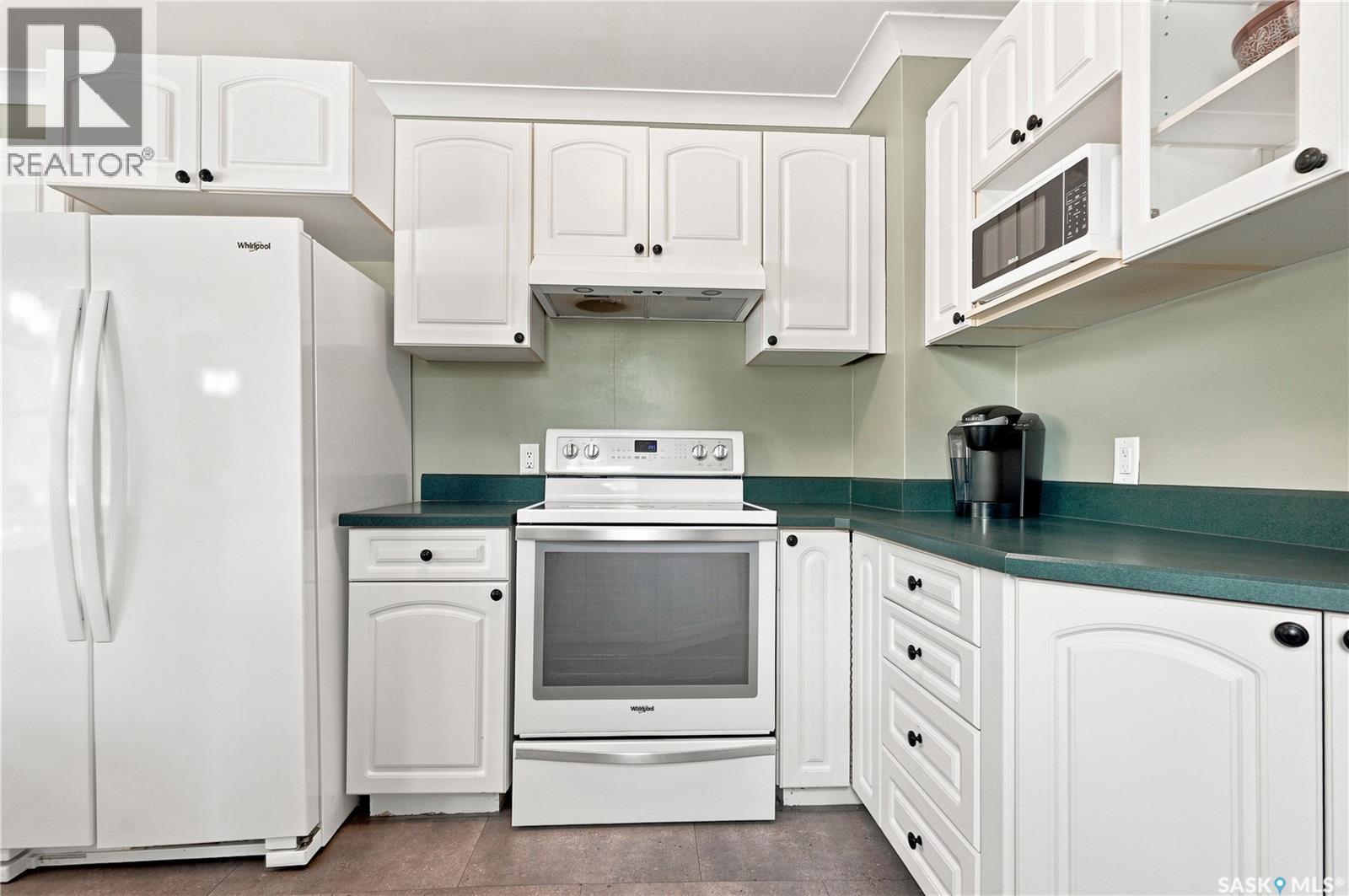 1502 Lorne Avenue, Saskatoon, SK - Indoor Photo Showing Kitchen