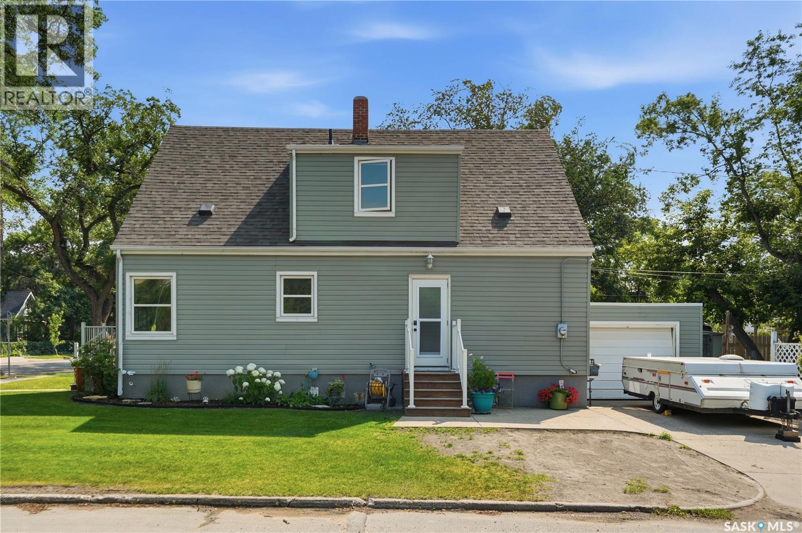 1502 Lorne Avenue, Saskatoon, SK - Outdoor