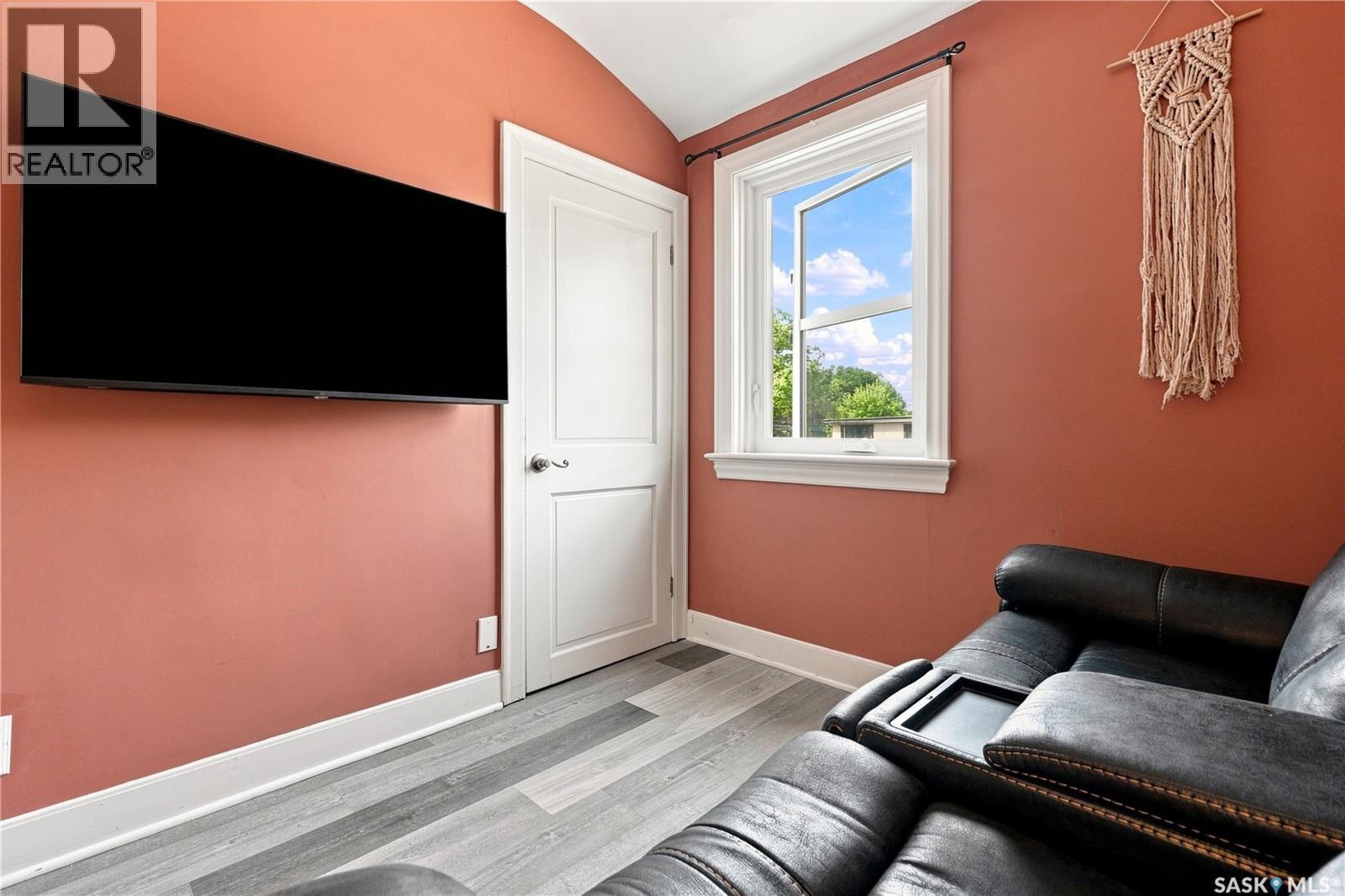 1502 Lorne Avenue, Saskatoon, SK - Indoor