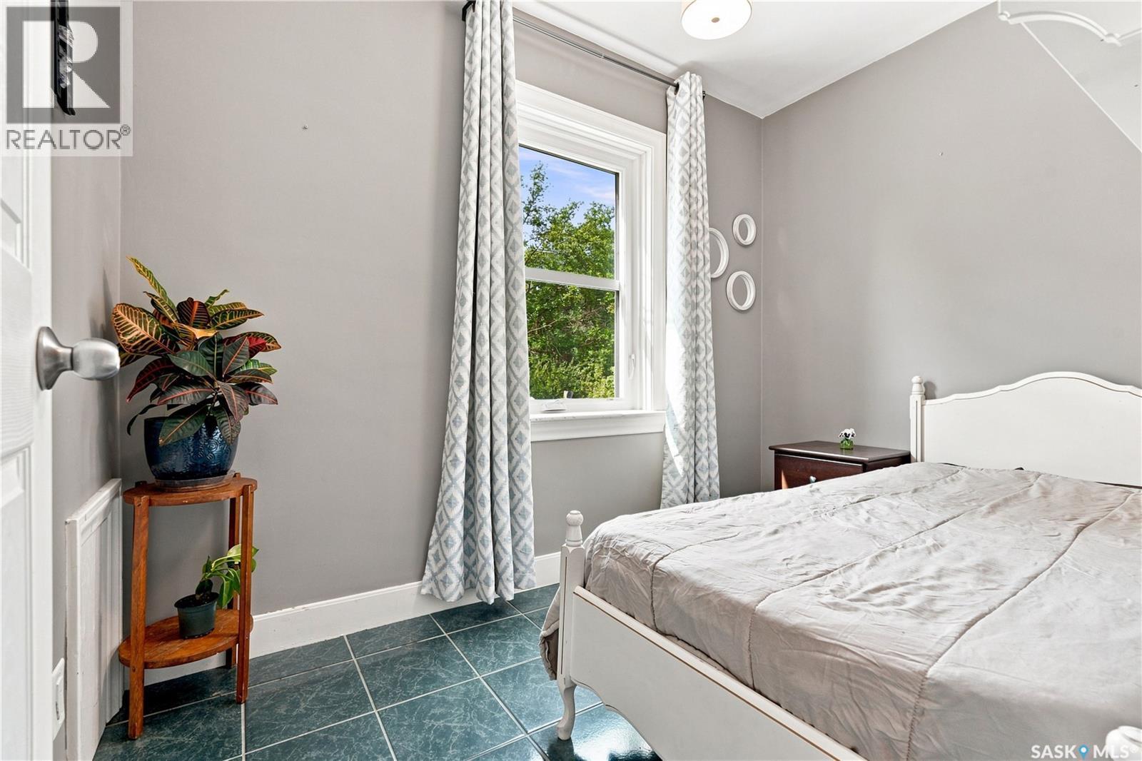 1502 Lorne Avenue, Saskatoon, SK - Indoor Photo Showing Bedroom
