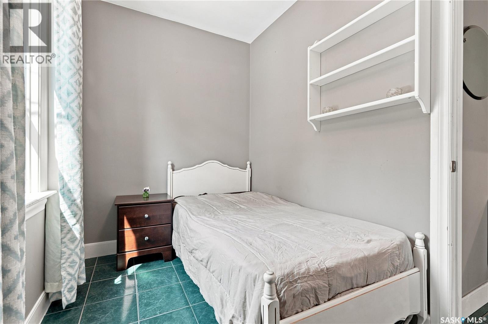 1502 Lorne Avenue, Saskatoon, SK - Indoor Photo Showing Bedroom
