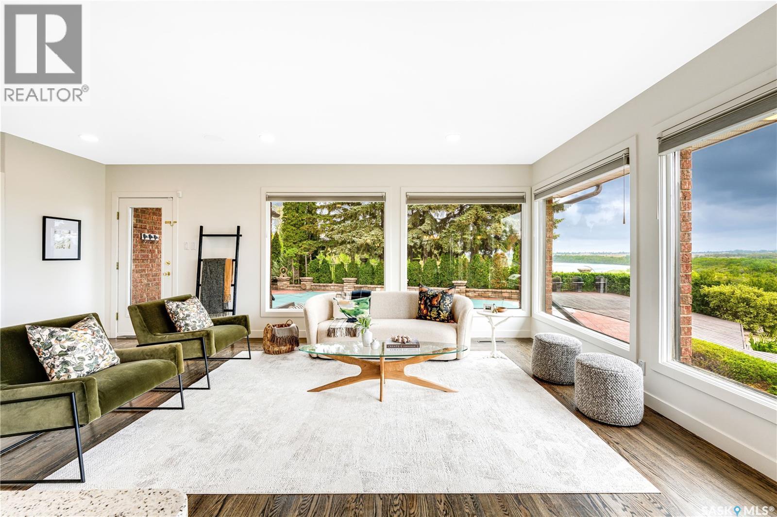 15 Quappelle Court, Saskatoon, SK - Indoor Photo Showing Living Room