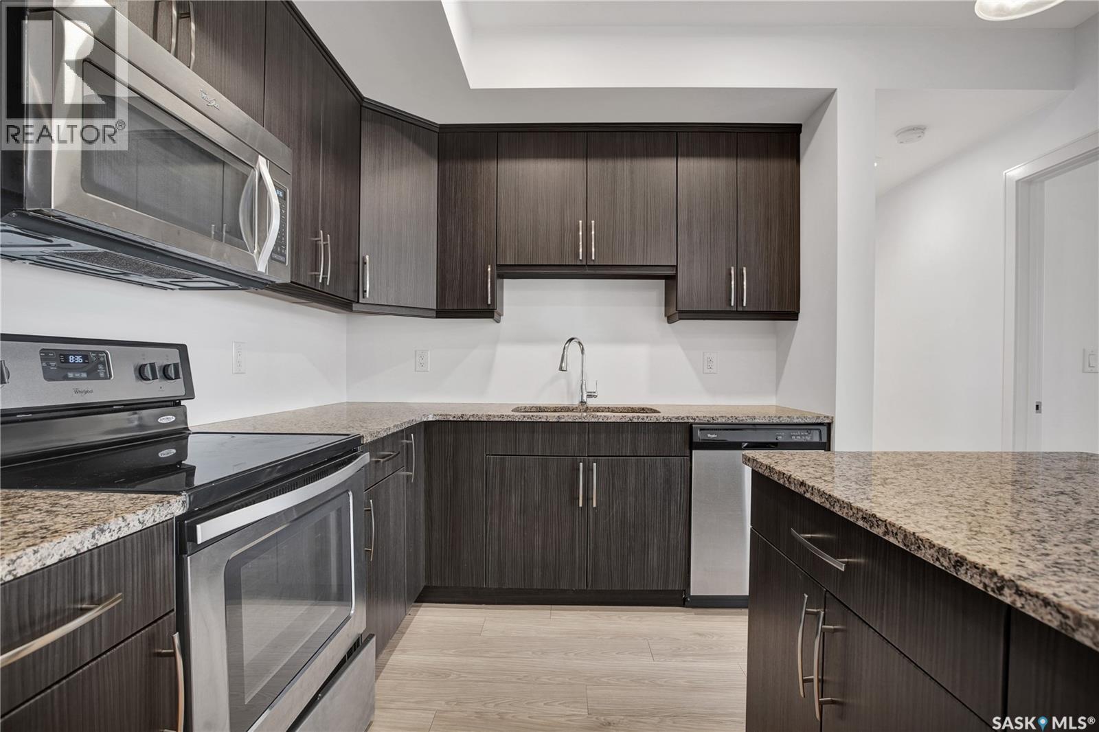 308 770 Childers Crescent, Saskatoon, SK - Indoor Photo Showing Kitchen With Stainless Steel Kitchen With Upgraded Kitchen
