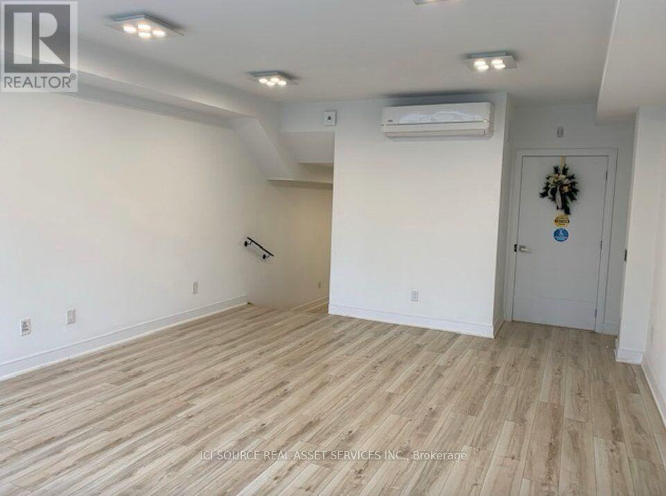 553 Lakeshore Road E, Mississauga, ON