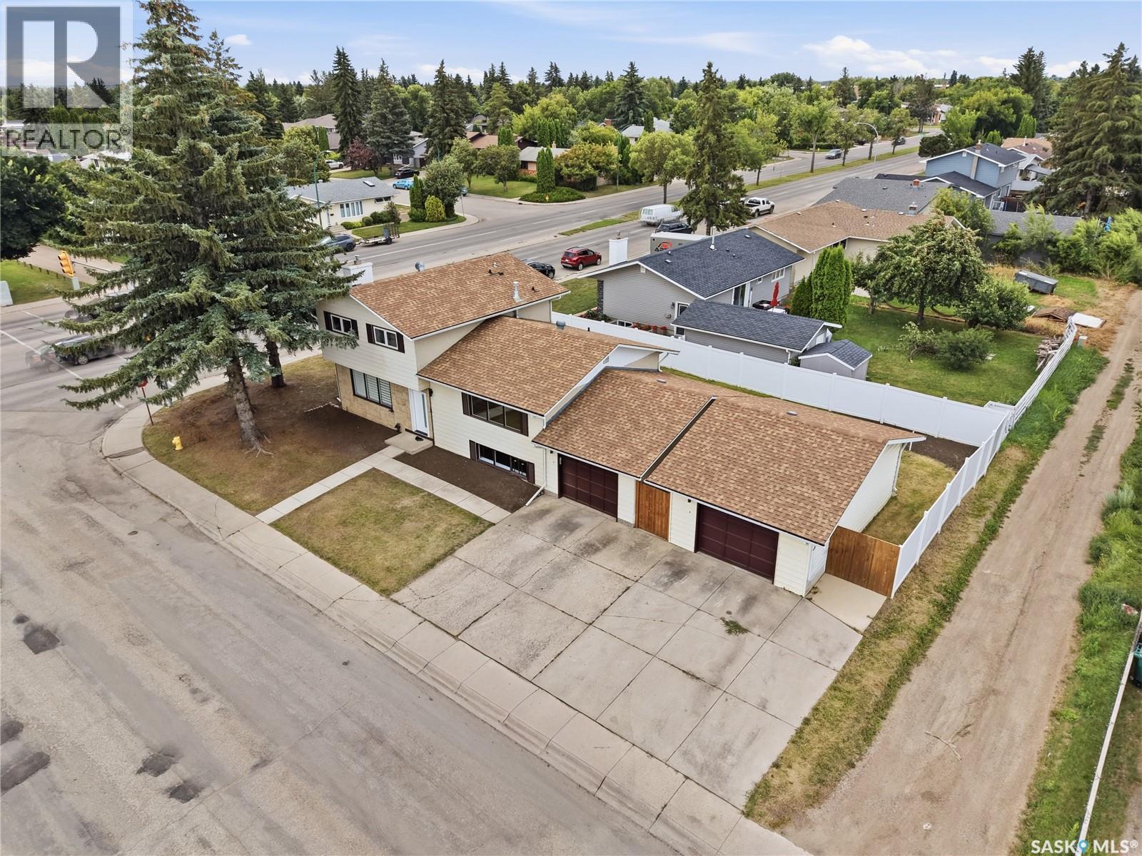 702 Mckercher Drive, Saskatoon, SK - Outdoor