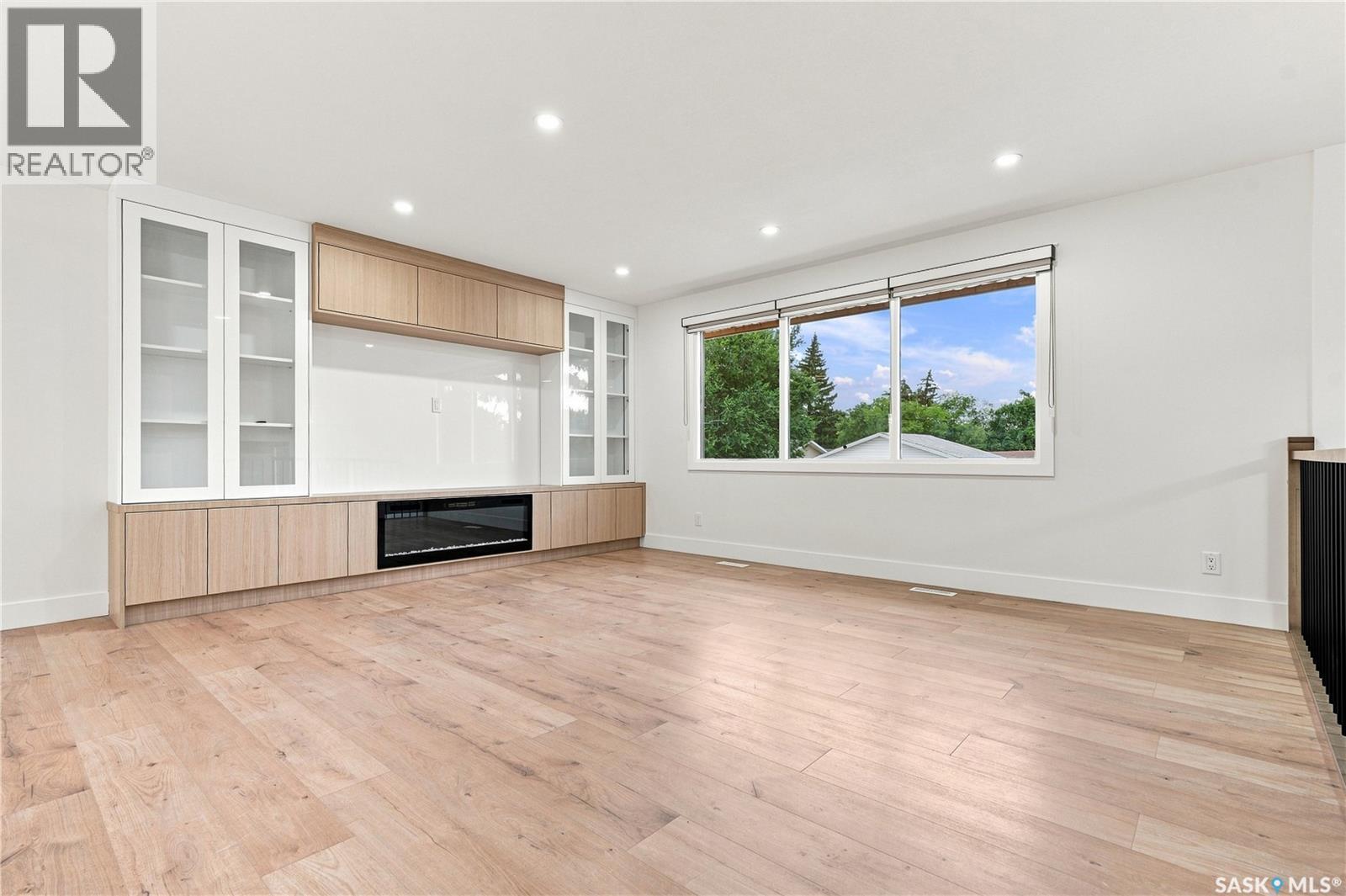 702 Mckercher Drive, Saskatoon, SK - Indoor With Fireplace