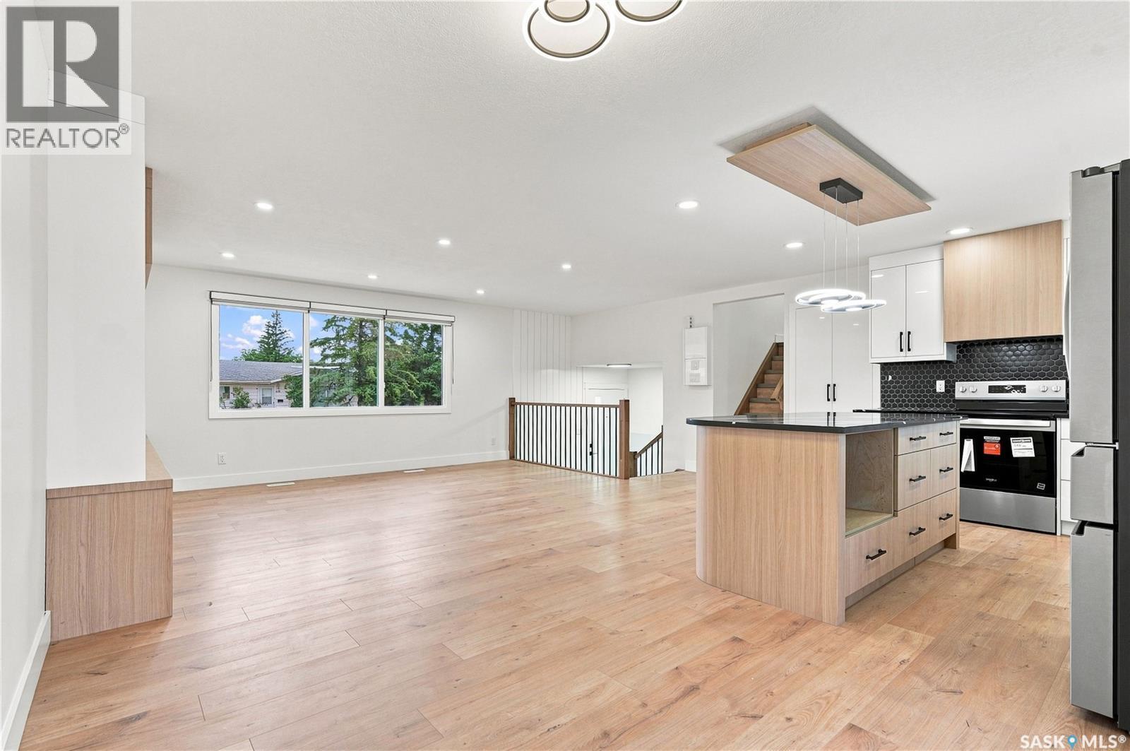 702 Mckercher Drive, Saskatoon, SK - Indoor Photo Showing Kitchen