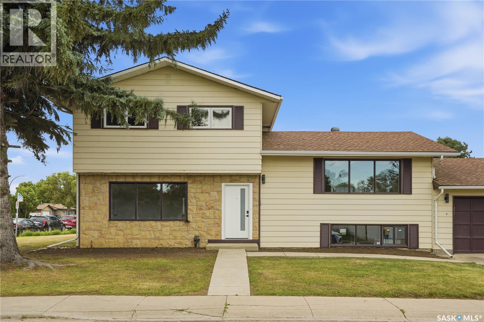 702 Mckercher Drive, Saskatoon, SK - Outdoor