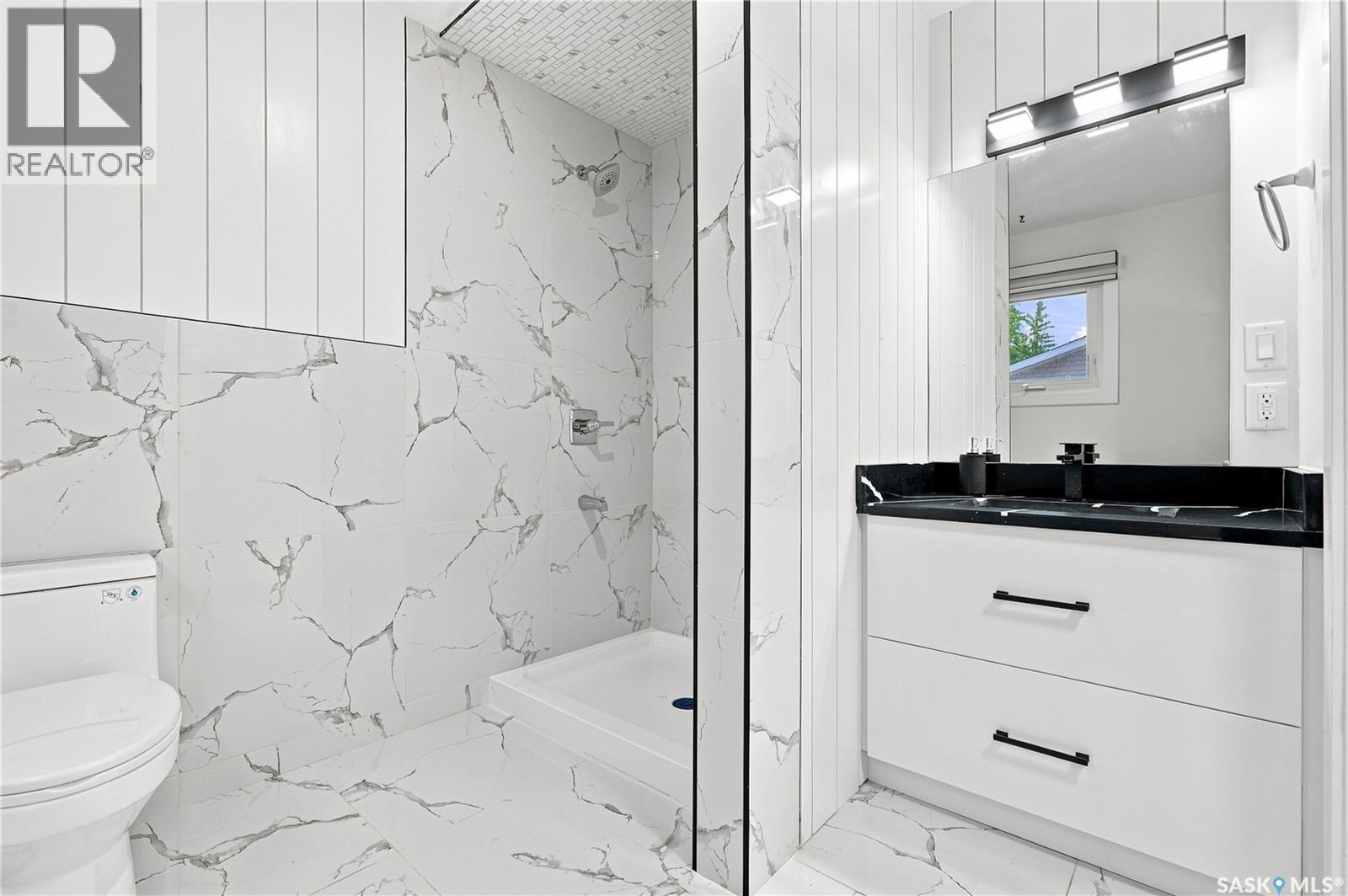 702 Mckercher Drive, Saskatoon, SK - Indoor Photo Showing Bathroom