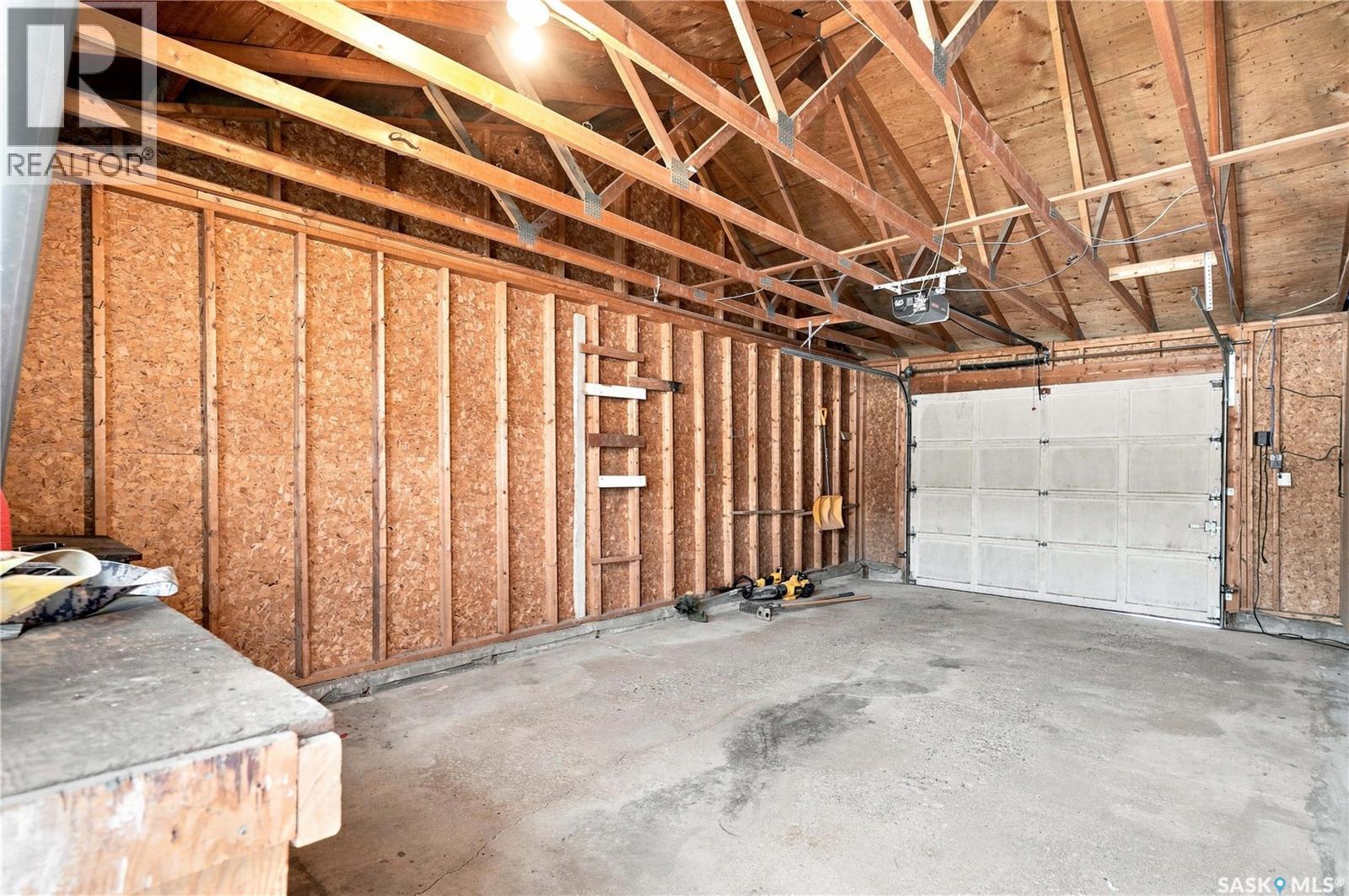 702 Mckercher Drive, Saskatoon, SK - Indoor Photo Showing Garage