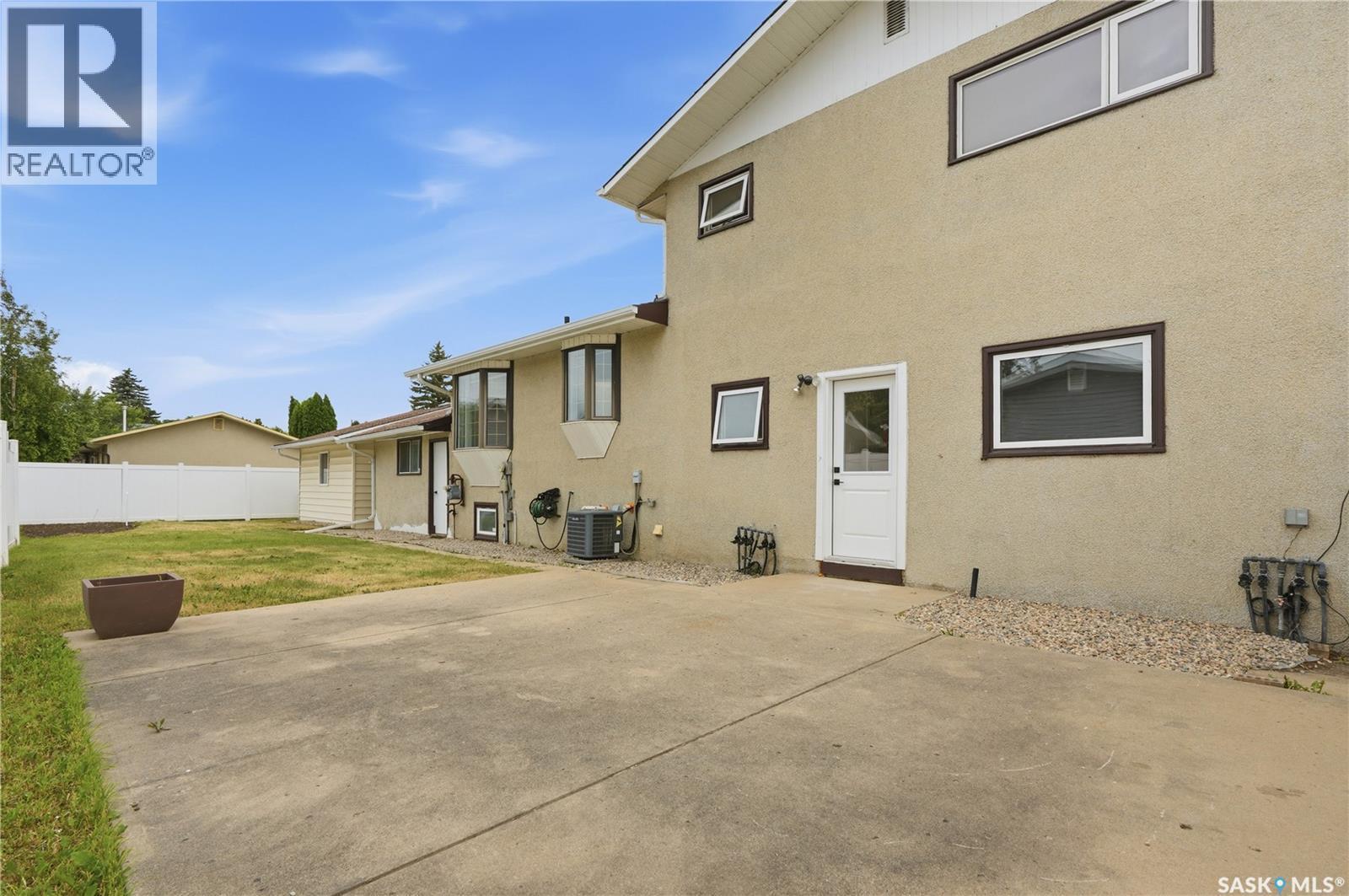 702 Mckercher Drive, Saskatoon, SK - Outdoor With Exterior
