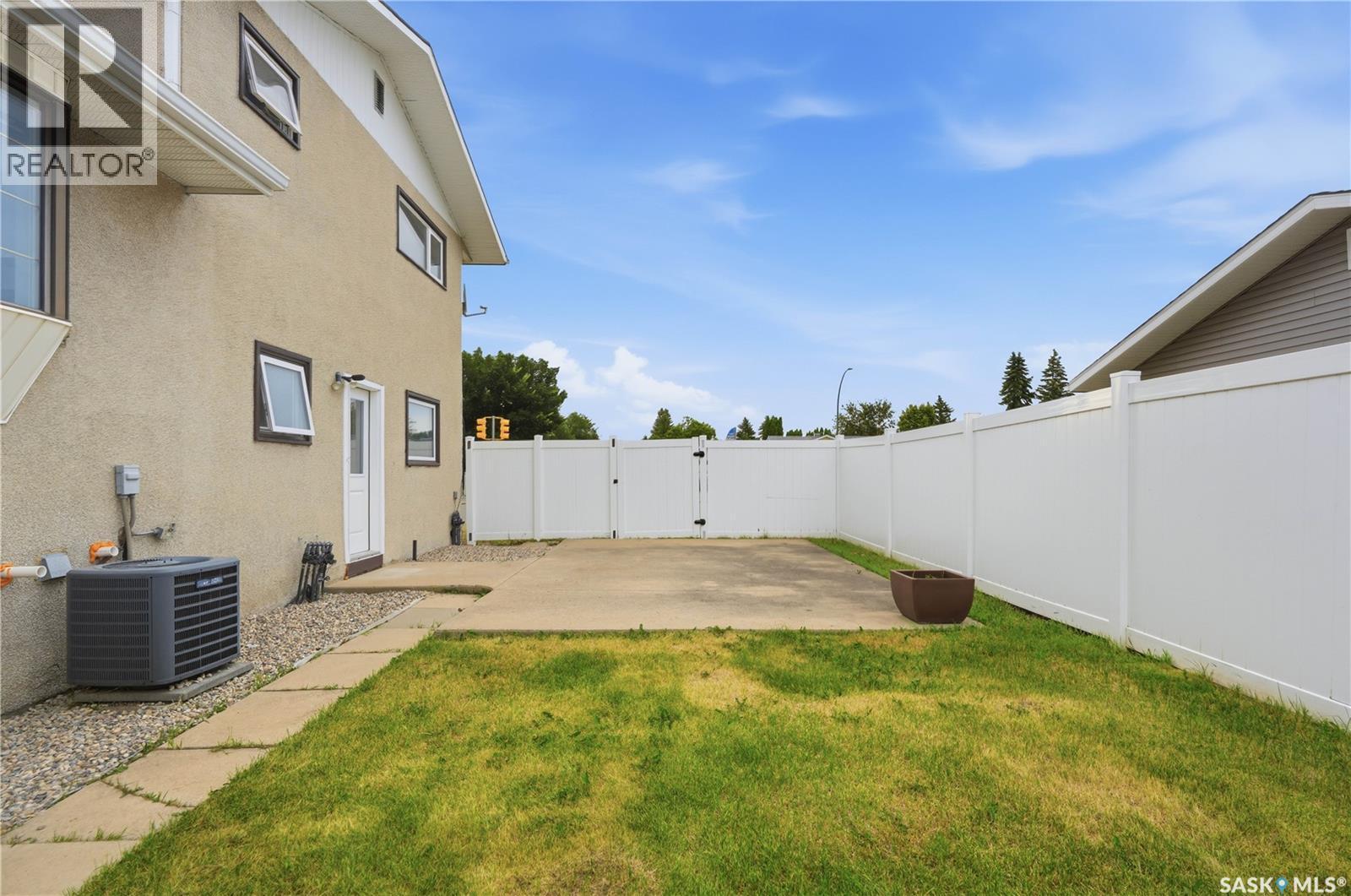 702 Mckercher Drive, Saskatoon, SK - Outdoor