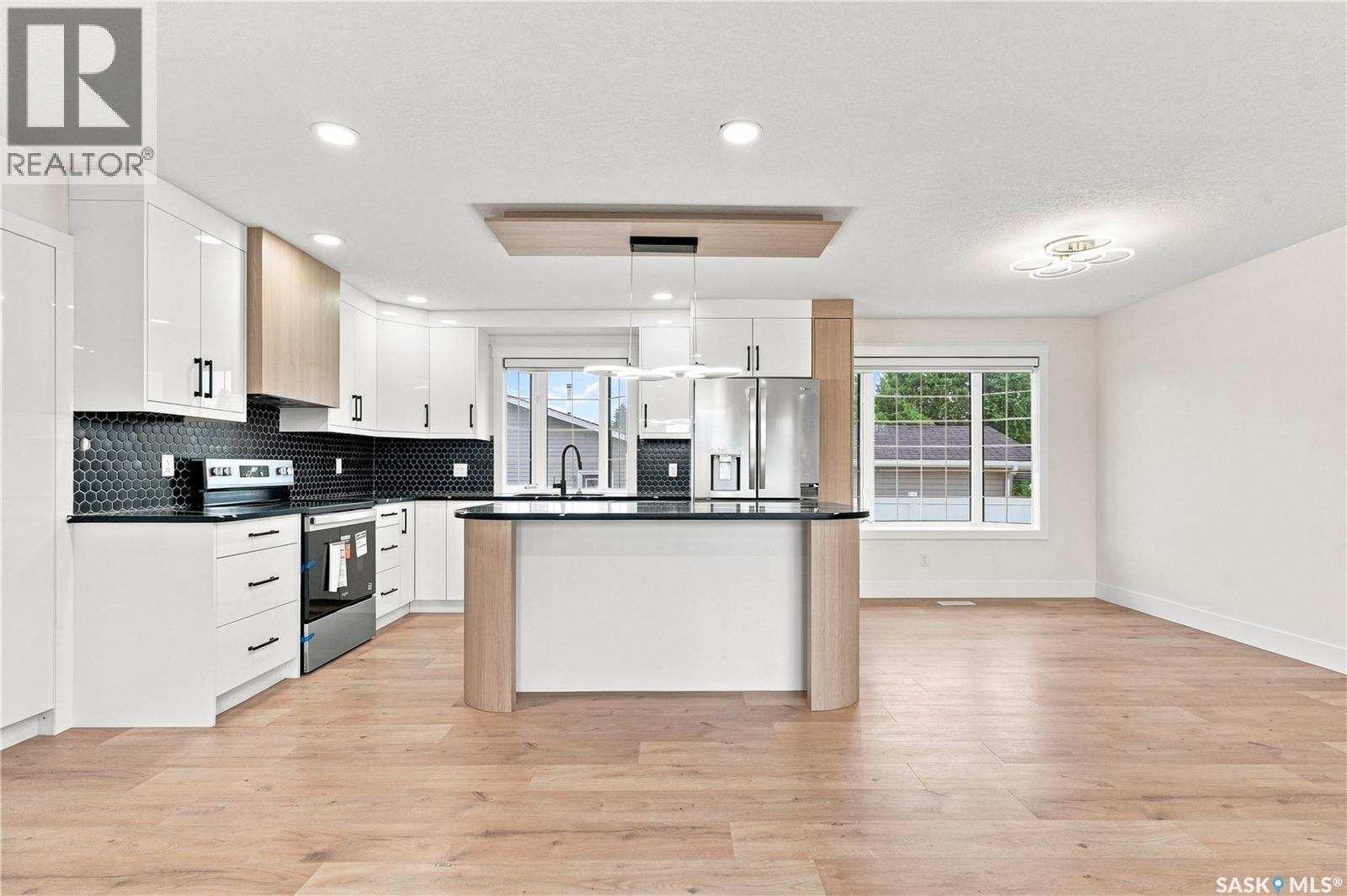 702 Mckercher Drive, Saskatoon, SK - Indoor Photo Showing Kitchen With Upgraded Kitchen