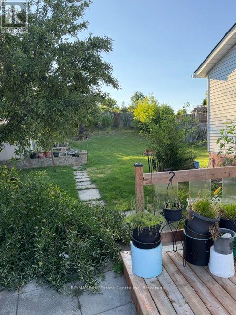 22 Calais Place E, Kitchener, ON - Outdoor