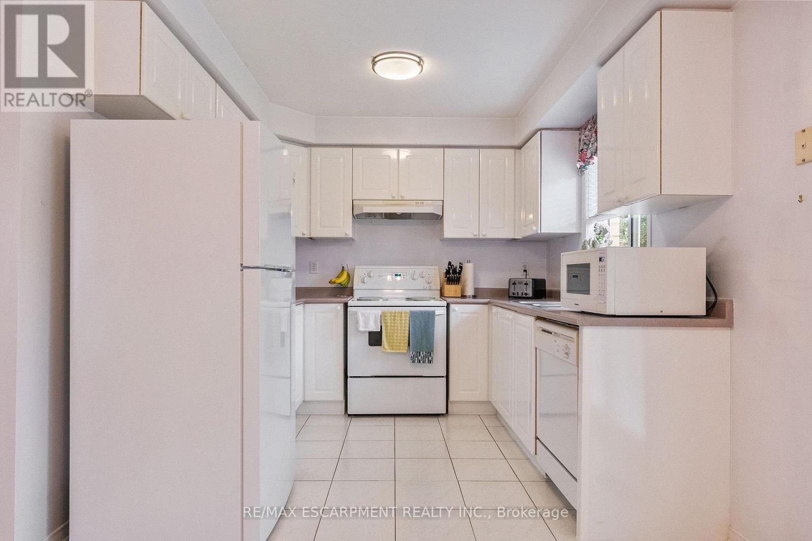 16 Whiteface Crescent, Brampton, ON - Indoor Photo Showing Kitchen