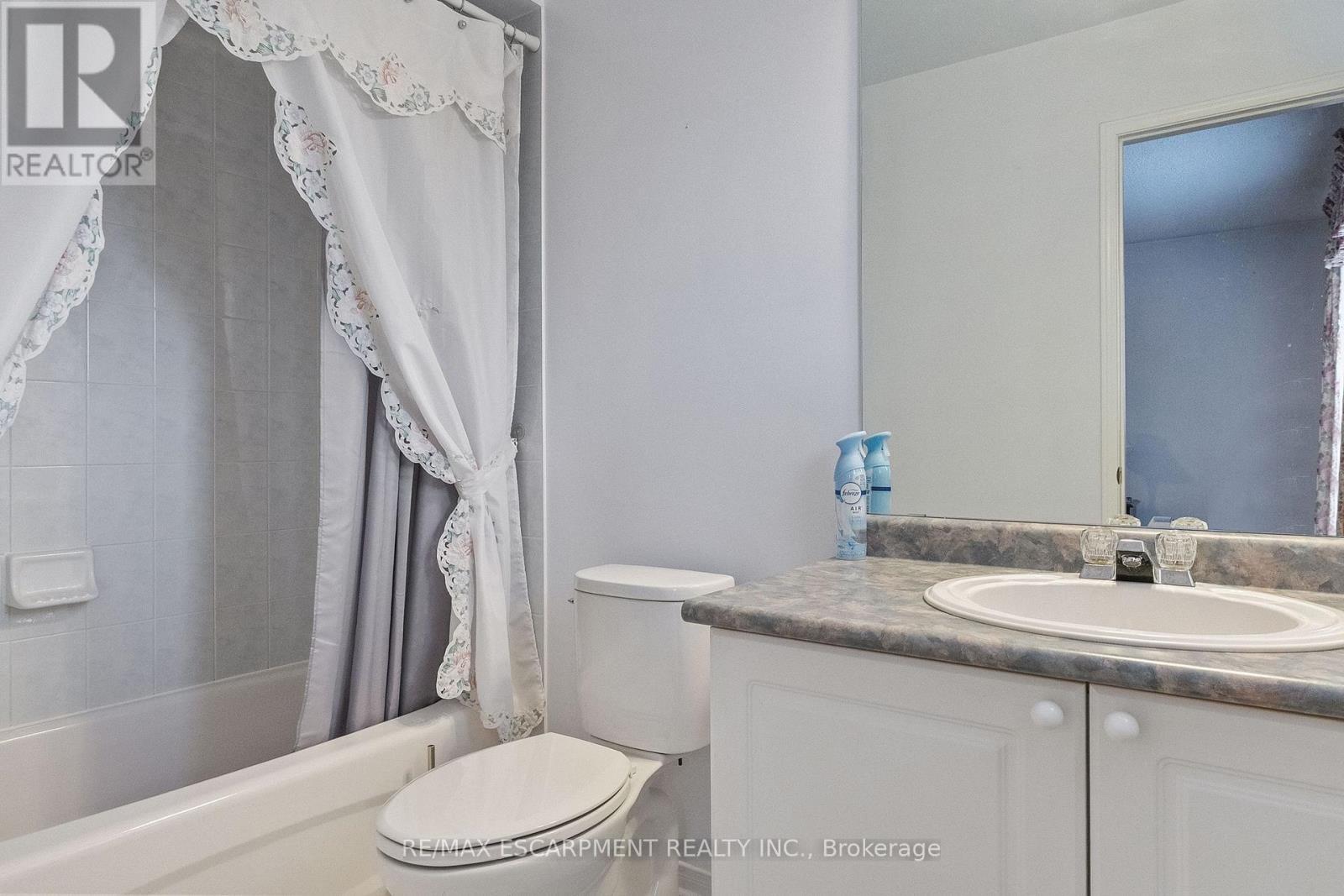16 Whiteface Crescent, Brampton, ON - Indoor Photo Showing Bathroom