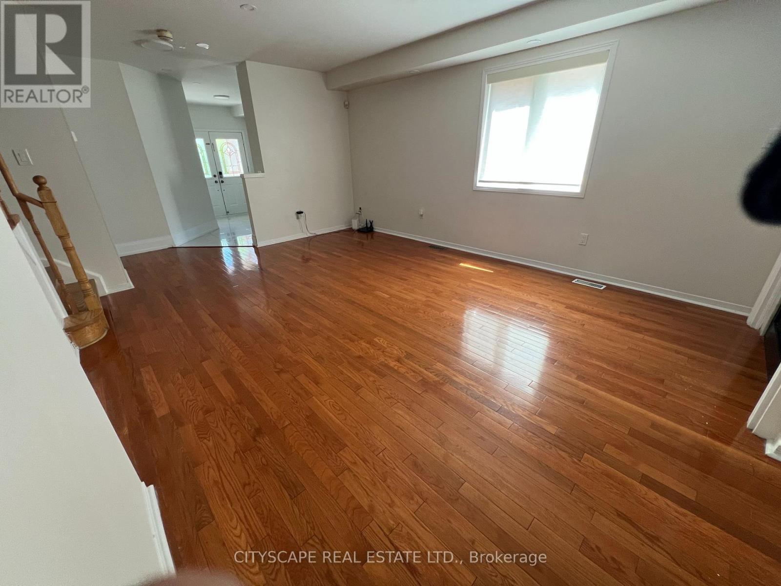637 Dolly Bird Lane, Mississauga, ON - Indoor Photo Showing Other Room