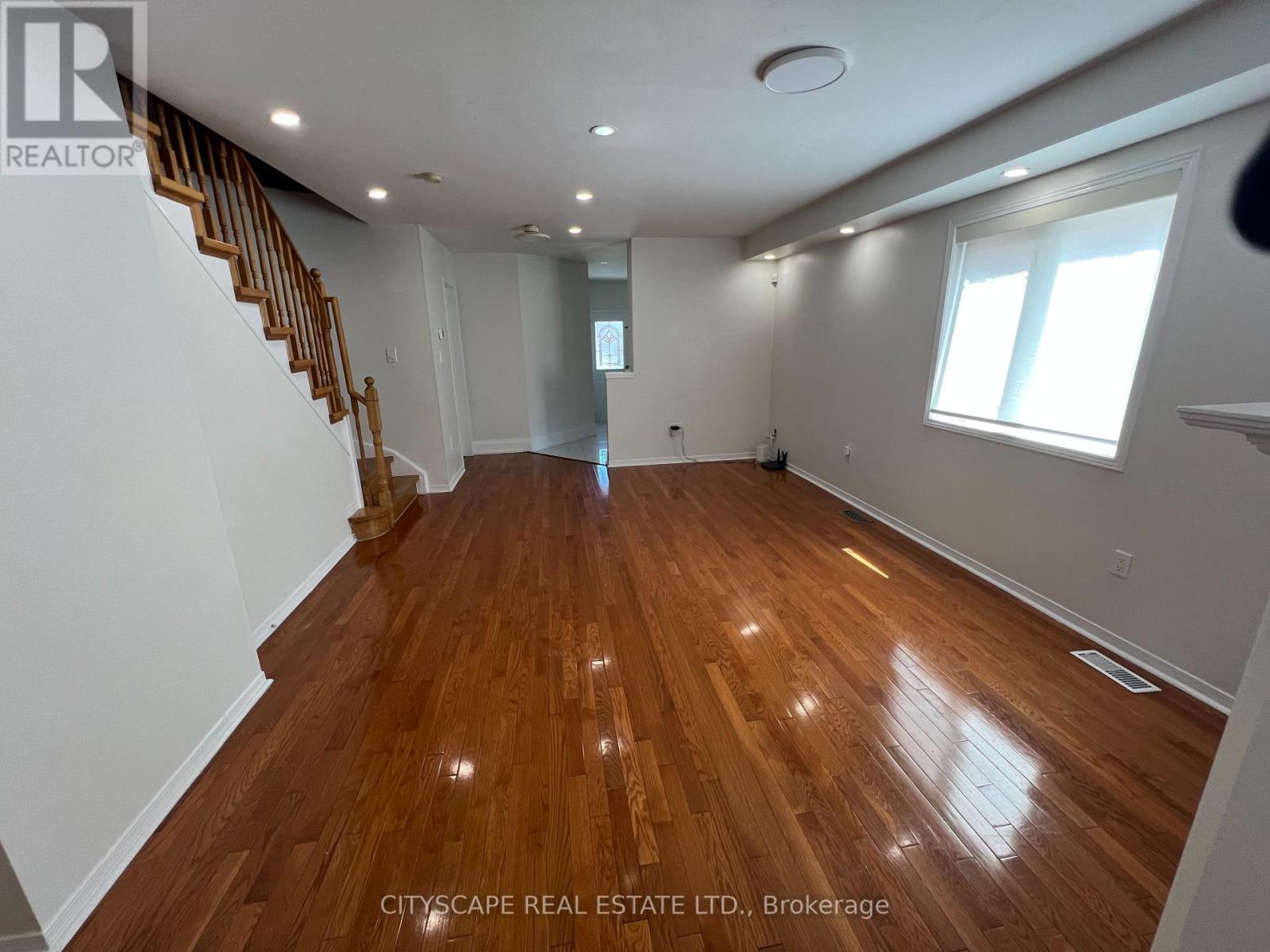 637 Dolly Bird Lane, Mississauga, ON - Indoor Photo Showing Other Room