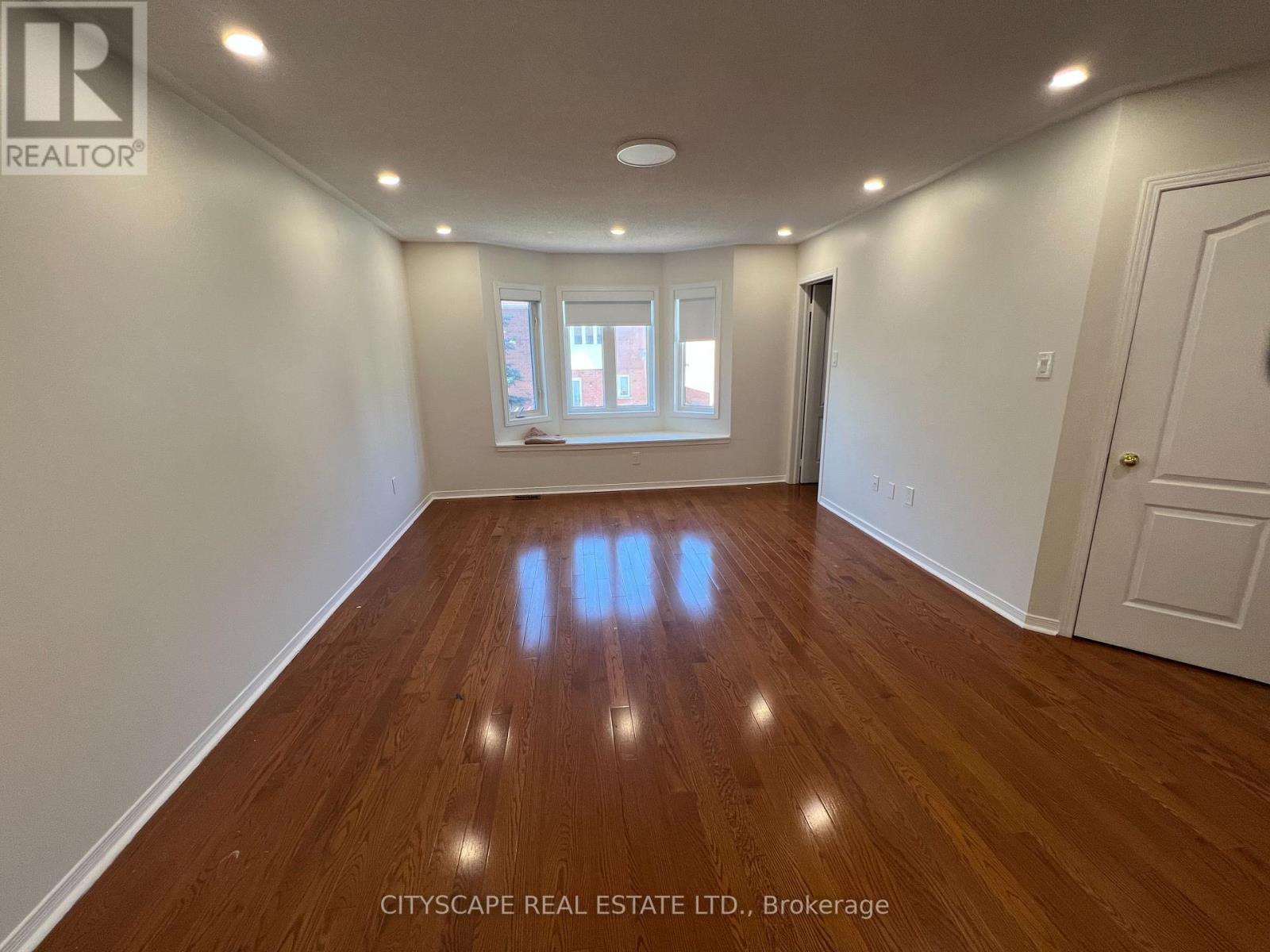 637 Dolly Bird Lane, Mississauga, ON - Indoor Photo Showing Other Room