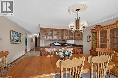 39 Algonquin Court, Hamilton, ON - Indoor Photo Showing Dining Room