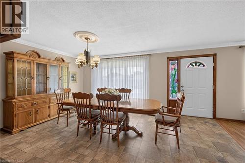 39 Algonquin Court, Hamilton, ON - Indoor Photo Showing Dining Room