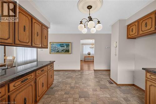 39 Algonquin Court, Hamilton, ON - Indoor Photo Showing Kitchen