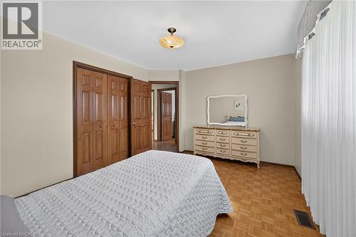 39 Algonquin Court, Hamilton, ON - Indoor Photo Showing Bedroom