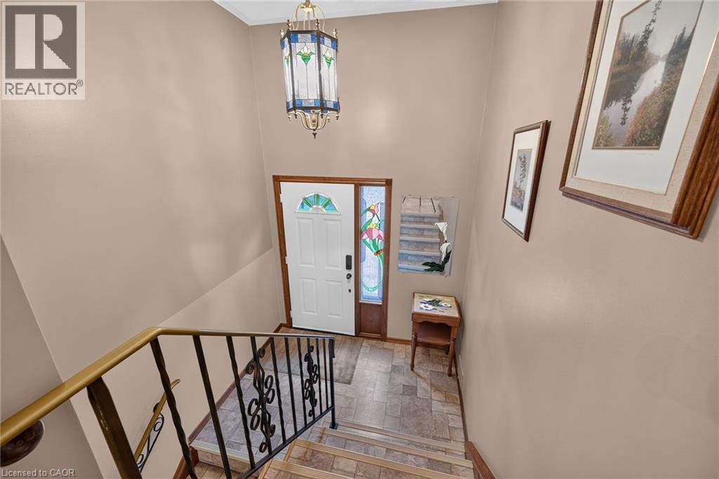 39 Algonquin Court, Hamilton, ON - Indoor Photo Showing Other Room