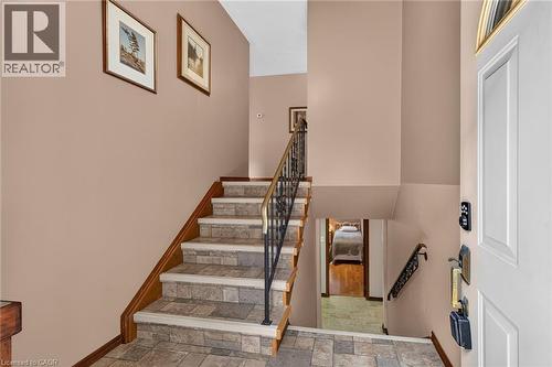 39 Algonquin Court, Hamilton, ON - Indoor Photo Showing Other Room