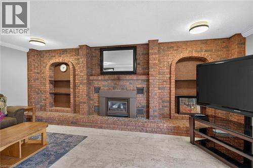 39 Algonquin Court, Hamilton, ON - Indoor Photo Showing Living Room With Fireplace