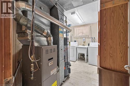 39 Algonquin Court, Hamilton, ON - Indoor Photo Showing Laundry Room