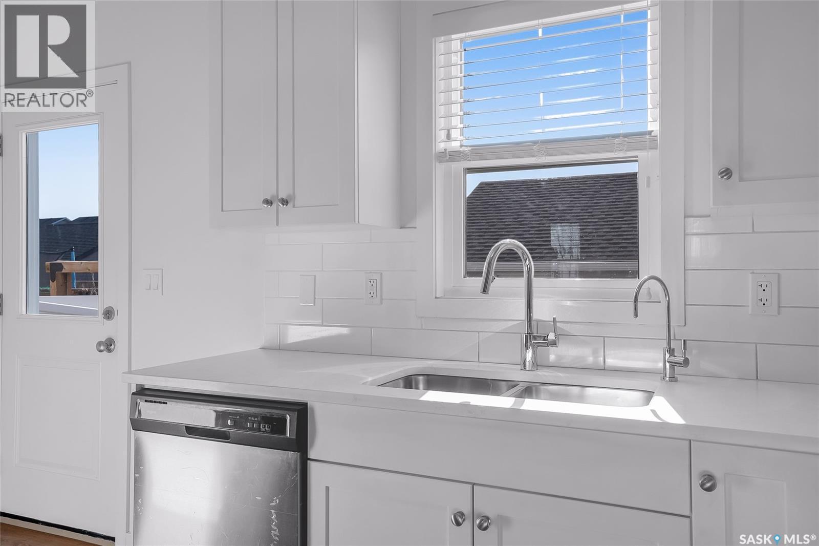 404 Underhill Road, Saskatoon, SK - Indoor Photo Showing Kitchen With Double Sink
