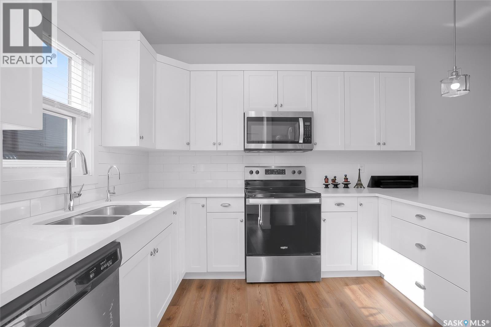 404 Underhill Road, Saskatoon, SK - Indoor Photo Showing Kitchen With Stainless Steel Kitchen With Double Sink
