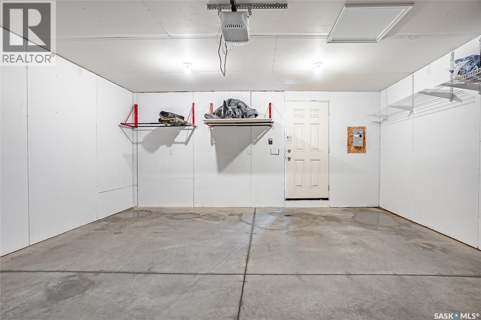 404 Underhill Road, Saskatoon, SK - Indoor Photo Showing Garage