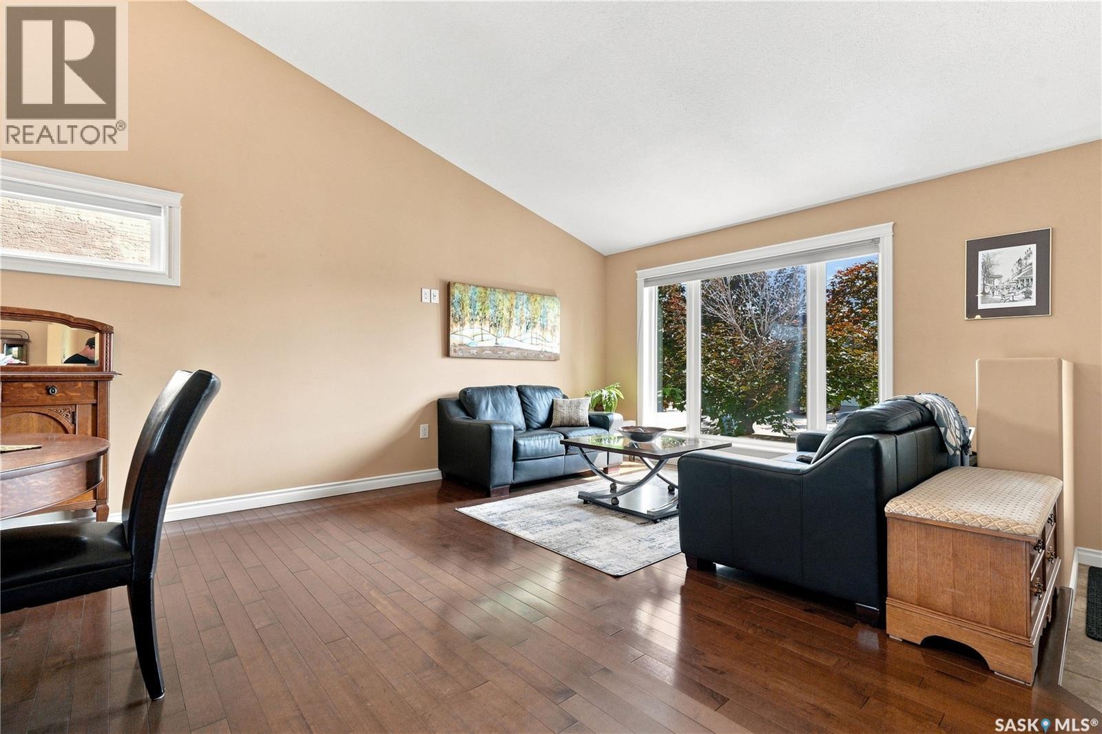 506 Antler Crescent, Warman, SK - Indoor Photo Showing Living Room