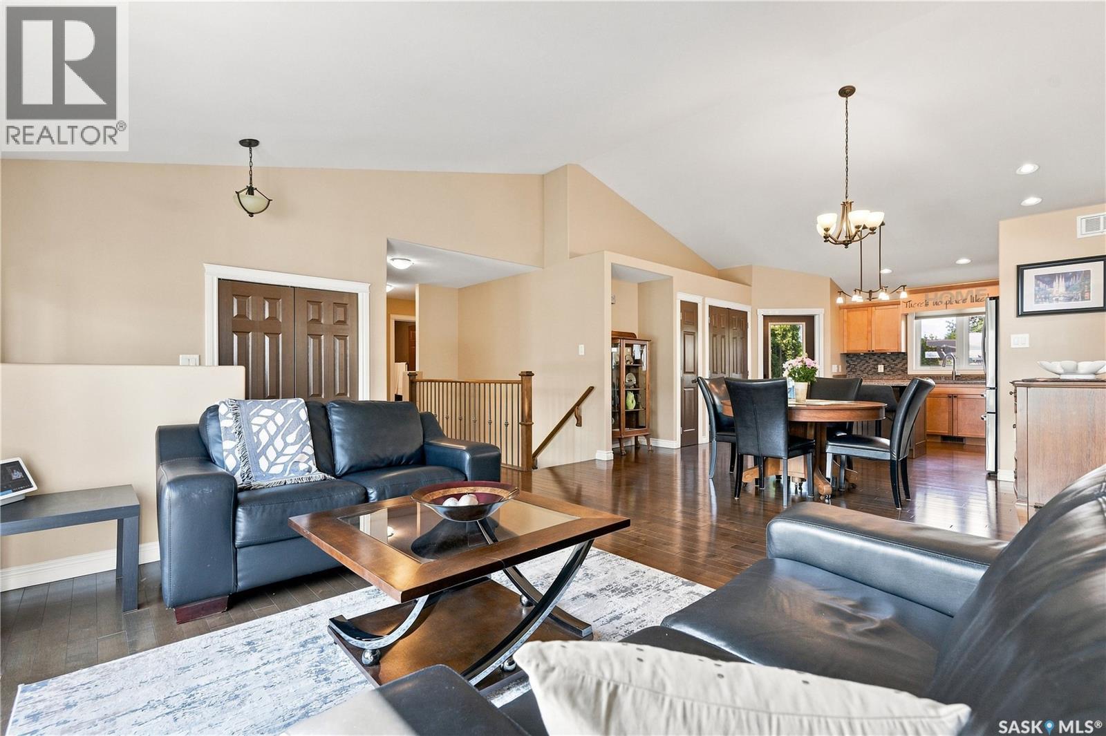506 Antler Crescent, Warman, SK - Indoor Photo Showing Living Room