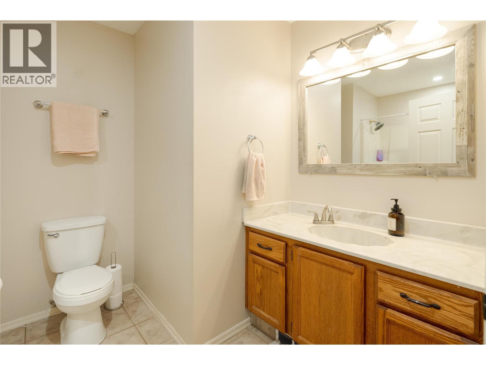 Bathroom - 2226 Golf Course Drive, West Kelowna, BC - Indoor Photo Showing Bathroom