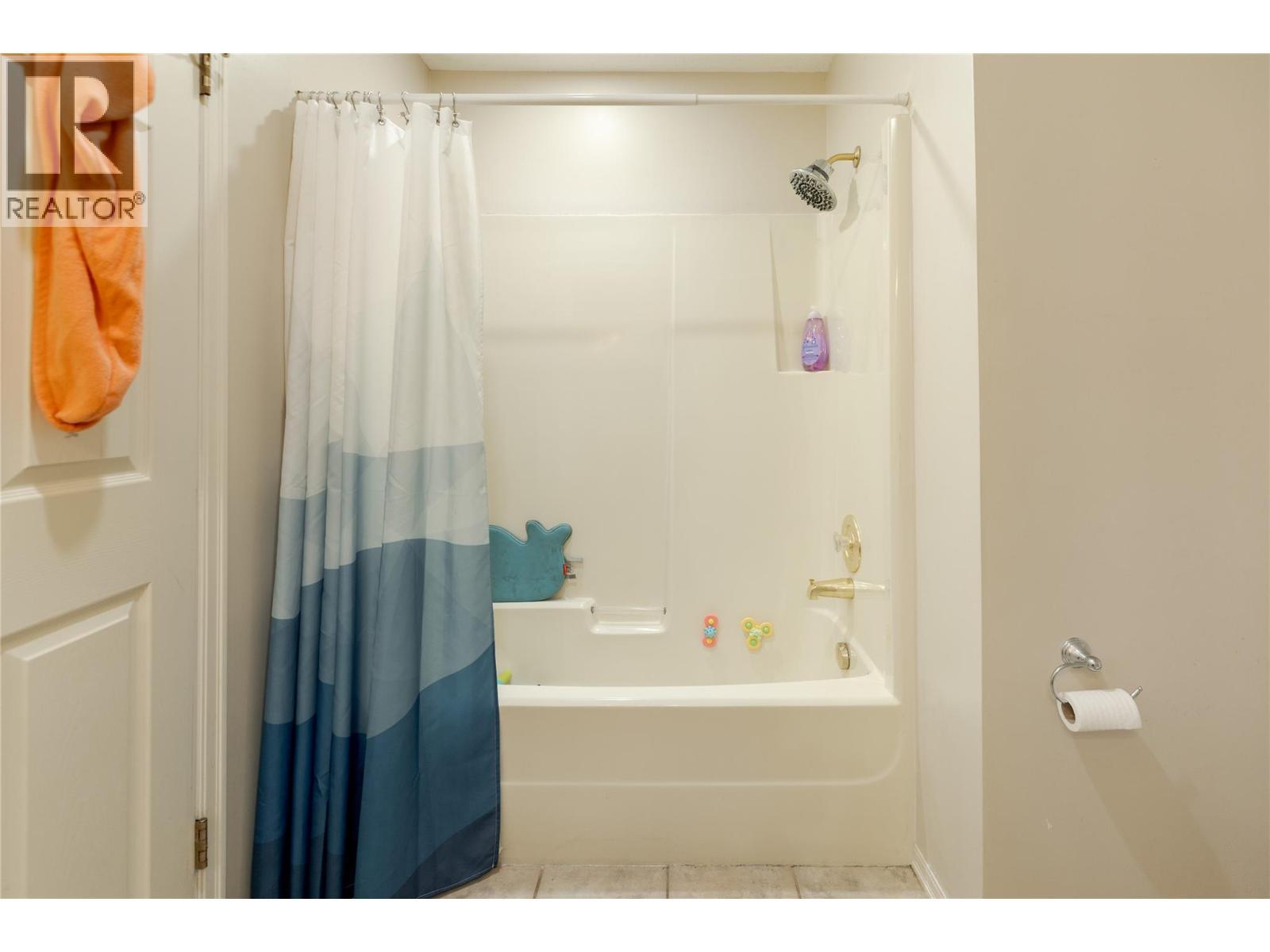Bathroom - 2226 Golf Course Drive, West Kelowna, BC - Indoor Photo Showing Bathroom