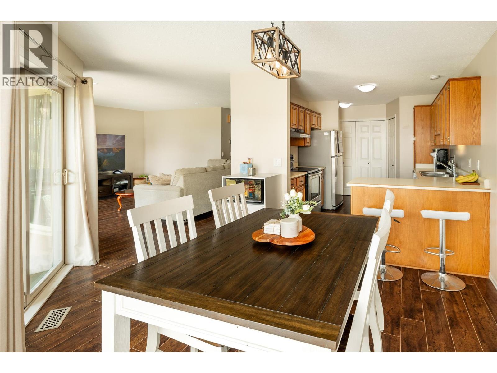 2226 Golf Course Drive, West Kelowna, BC - Indoor Photo Showing Kitchen